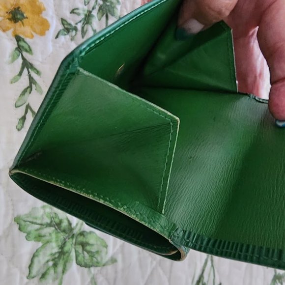 Louie Vuitton Epi Porte Feiulle - Picture 10 of 14